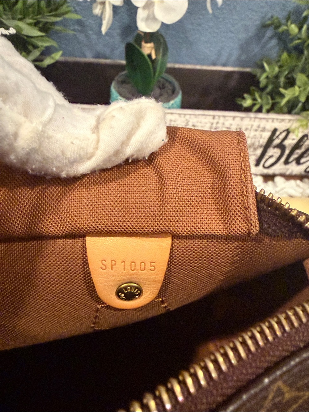 Authentic Louis Vuitton Speedy 25 monogram - Picture 10 of 15
